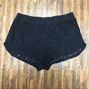 LACE SHORTS